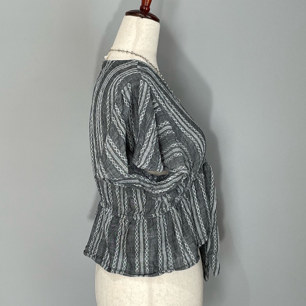 Elan Bohemian Crop Trop Size M Grey w White Boho Design Flutter Sleeves Ruffles - Picture 4 of 10